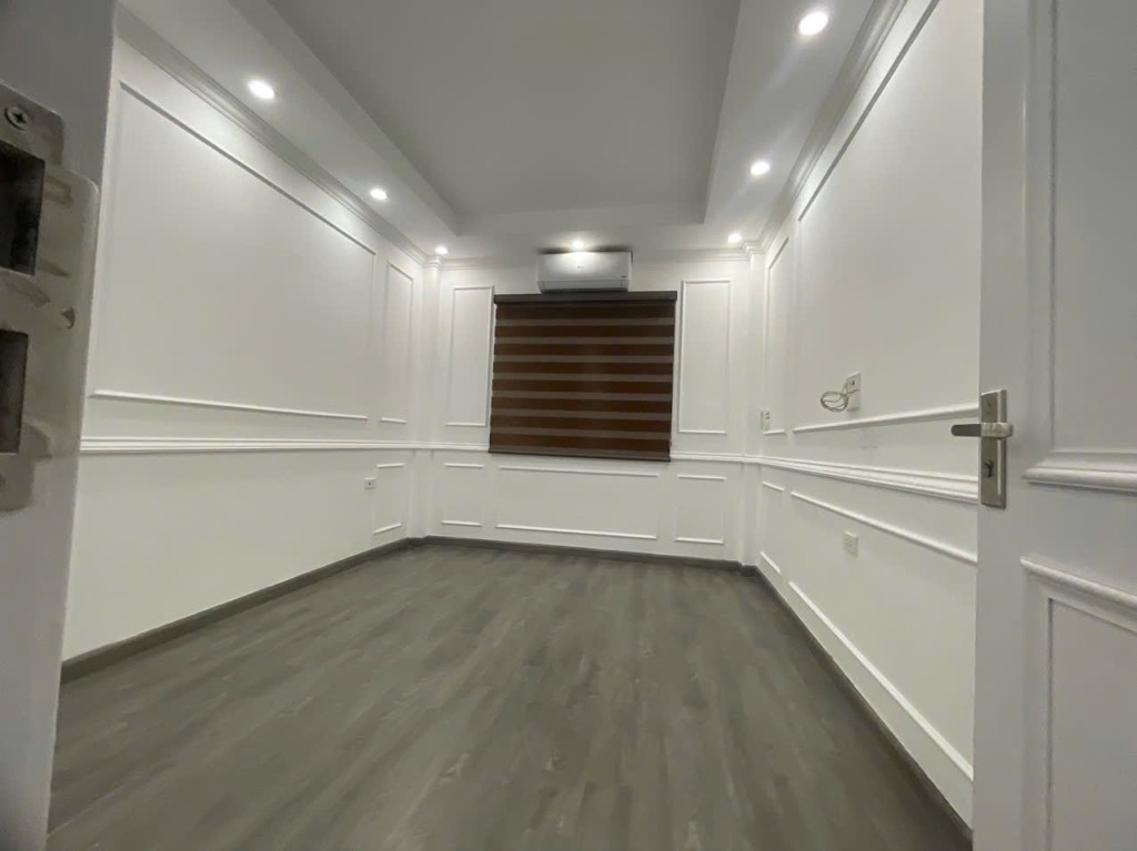 Sốc căn duy nhất Định công 40m , 5 tầng  , 4 ngủ  ,đủ công năng