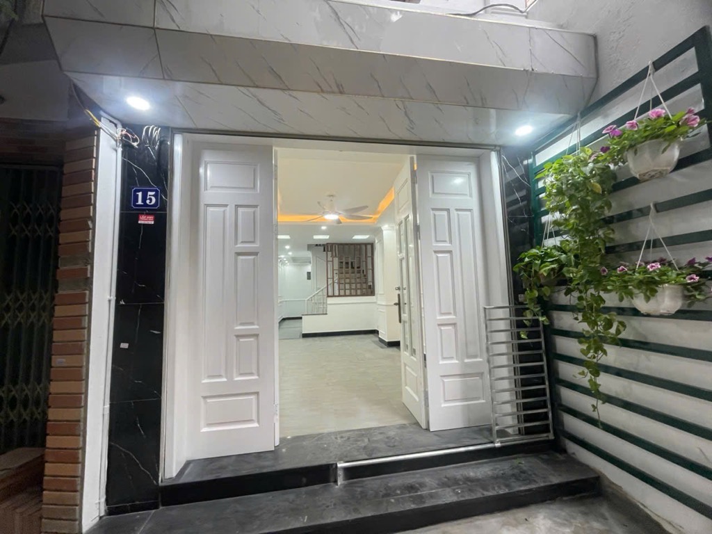 Sốc căn duy nhất Định công 40m , 5 tầng  , 4 ngủ  ,đủ công năng