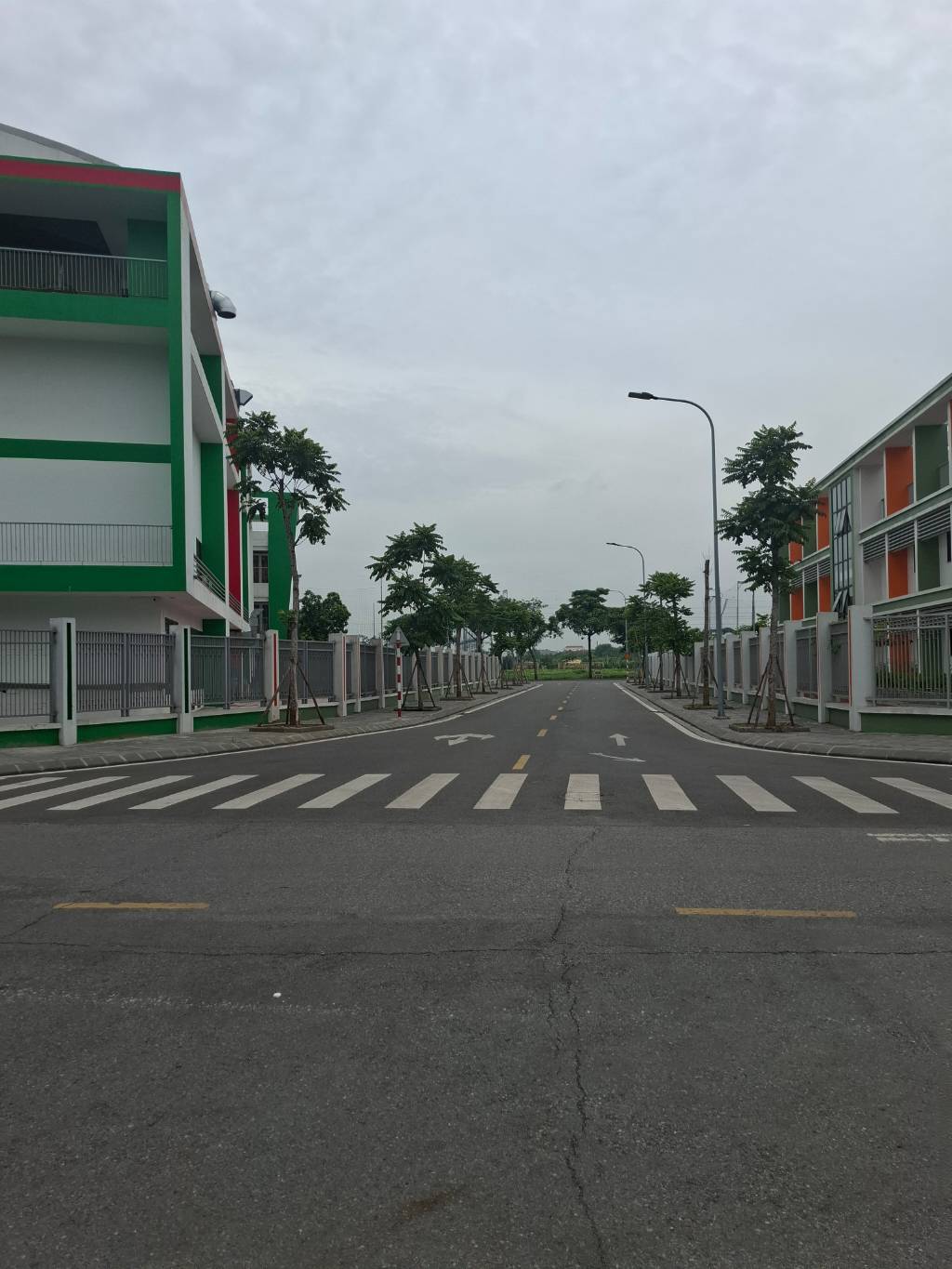 Bán nhà mới Việt Hưng vài bước ra ô tô tránh - 5 tầng DT 50m2 gần BigC, cầu Trần Hưng Đạo 5.8 tỷ