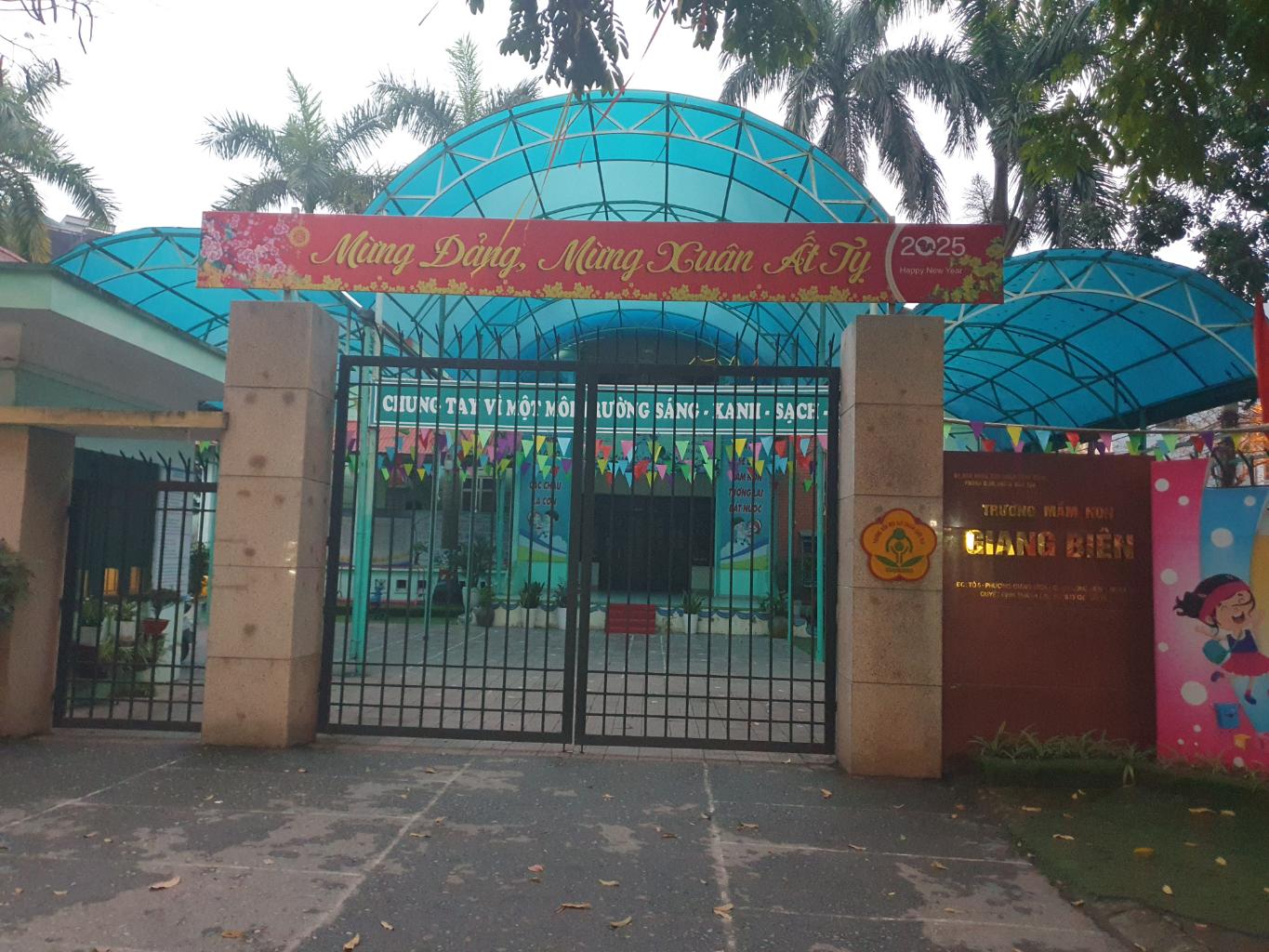 Bán nhà mới Việt Hưng vài bước ra ô tô tránh - 5 tầng DT 50m2 gần BigC, cầu Trần Hưng Đạo 5.8 tỷ
