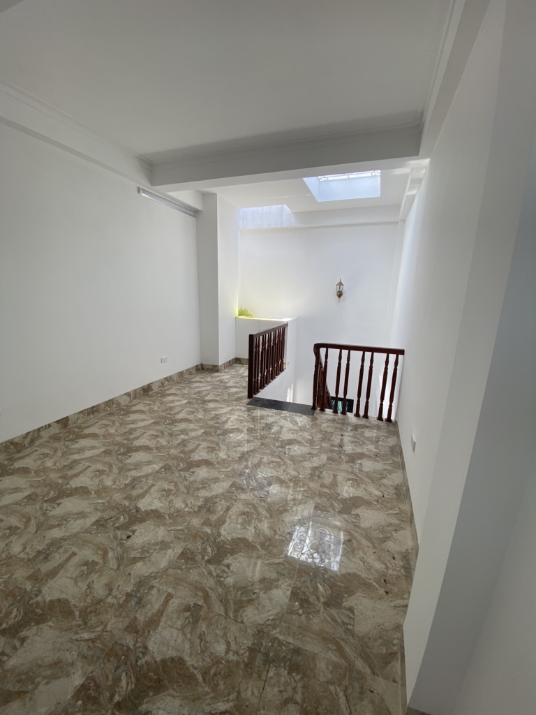 Bán nhà mới Việt Hưng vài bước ra ô tô tránh - 5 tầng DT 50m2 gần BigC, cầu Trần Hưng Đạo 5.8 tỷ