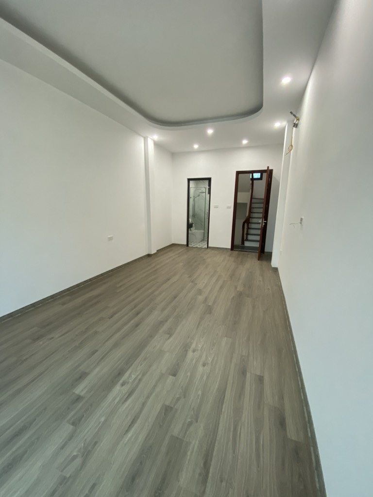 Bán nhà mới Việt Hưng vài bước ra ô tô tránh - 5 tầng DT 50m2 gần BigC, cầu Trần Hưng Đạo 5.8 tỷ
