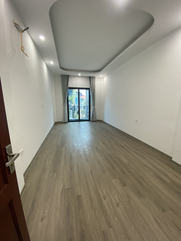 Bán nhà mới Việt Hưng vài bước ra ô tô tránh - 5 tầng DT 50m2 gần BigC, cầu Trần Hưng Đạo 5.8 tỷ