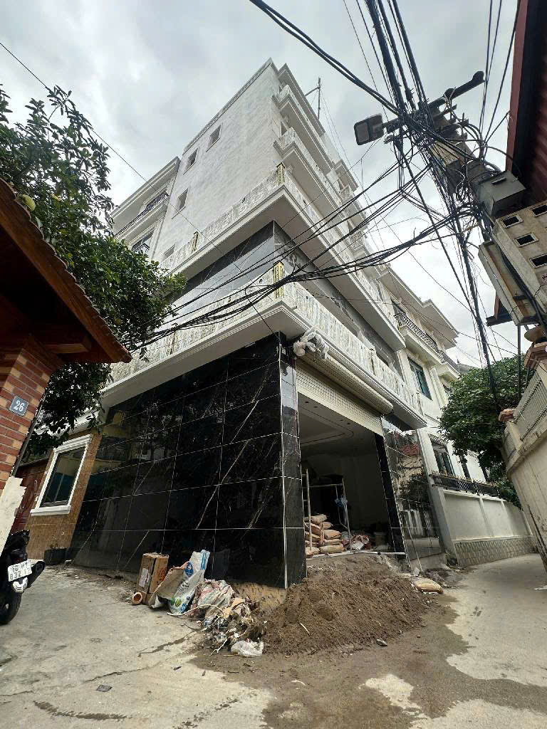 BÁN NHÀ LÔ GÓC LA PHÙ – 51M², 6 TẦNG – MẶT TIỀN RỘNG – Ô TÔ ĐỖ CỬA – THANG MÁY 6 ĐIỂM DỪNG