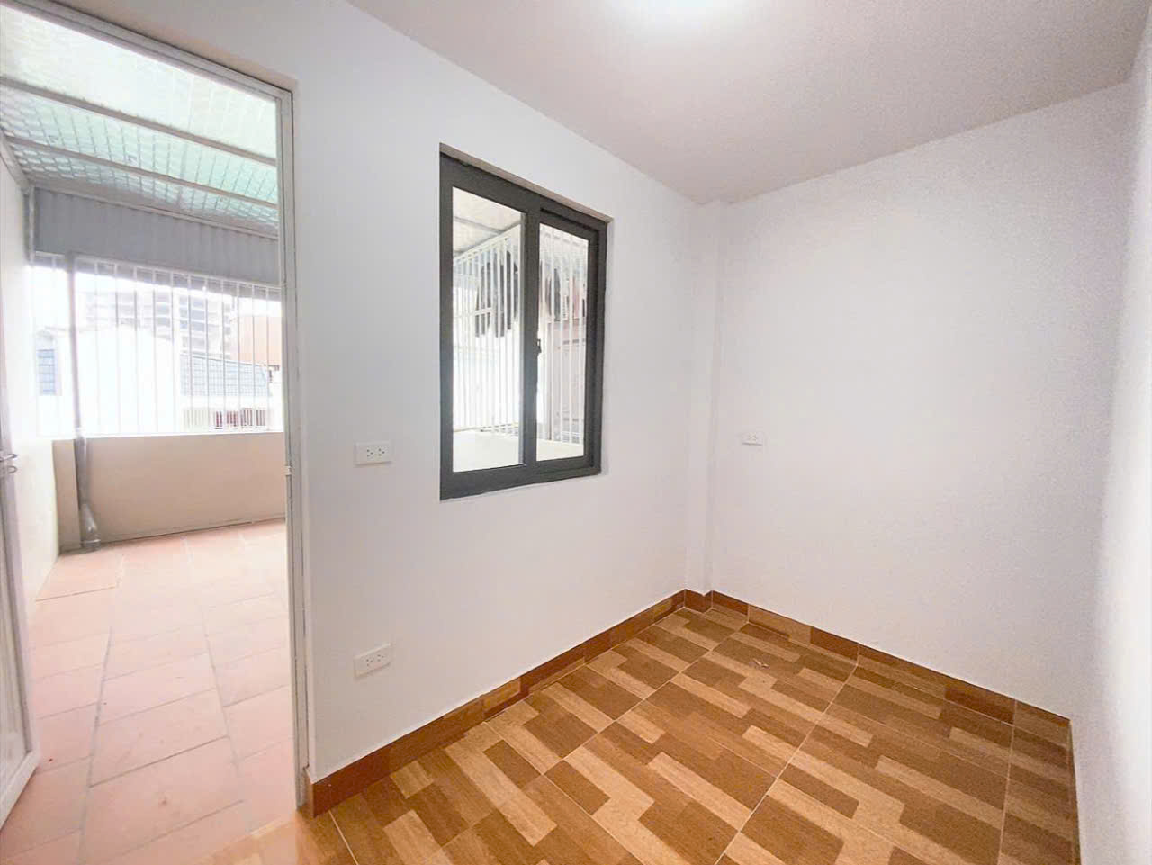 Bán nhà Văn Phú – 33m² – 5 tầng – có thang máy – ô tô đỗ cổng – 3 phòng ngủ khép kín – giá 9,3 tỷ