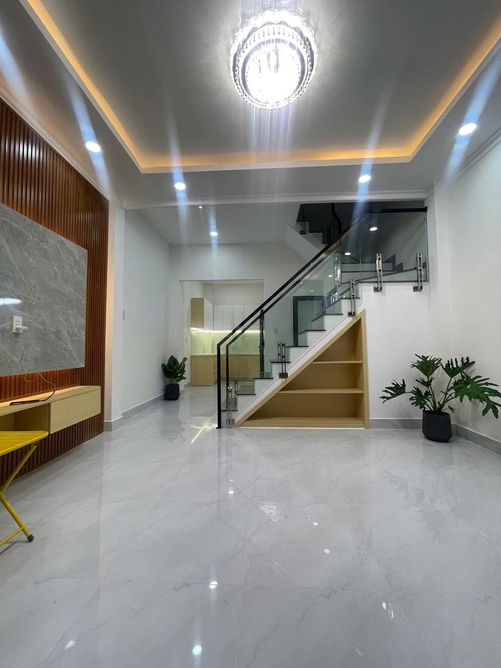 Gấp bán nhà mới 2 tầng. 4x11, Nguyễn Duy,Q8. 4,9 tỷ