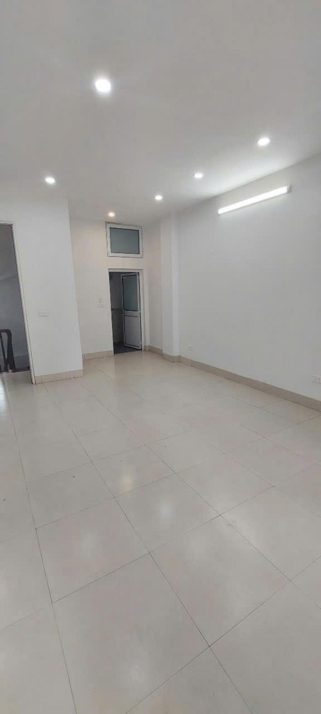  Ô TÔ ĐỖ CỬA – KINH DOANH ĐỈNH - NHÀ PHỐ 6 TẦNG - NGAY SÁT ĐẠI LỘ THĂNG LONG