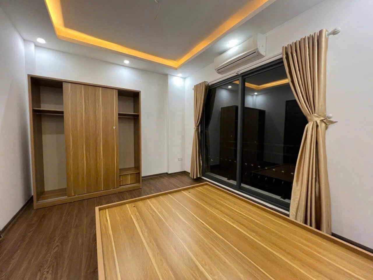 BÁN NHÀ XUÂN PHƯƠNG- NHỈNH 5 TỶ - SỔ 40M2 - 4 TẦNG ĐẸP LONG LANH - Ở NGAY-  NGÕ NÔNG 3 GÁC PHI 