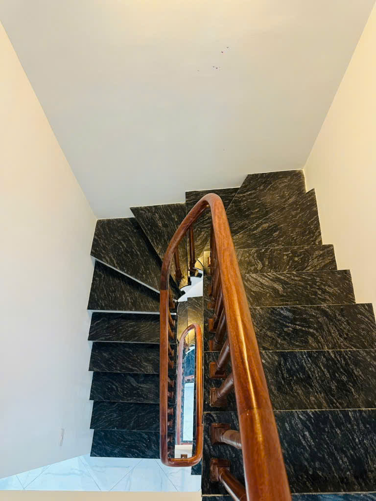* BÁN GẤP TRẢ NGÂN HÀNG- LAI XÁ -GIÁ 4.950 TỶ- SỔ 36M- NHÀ MỚI 4 TẦNG Ở NGAY
