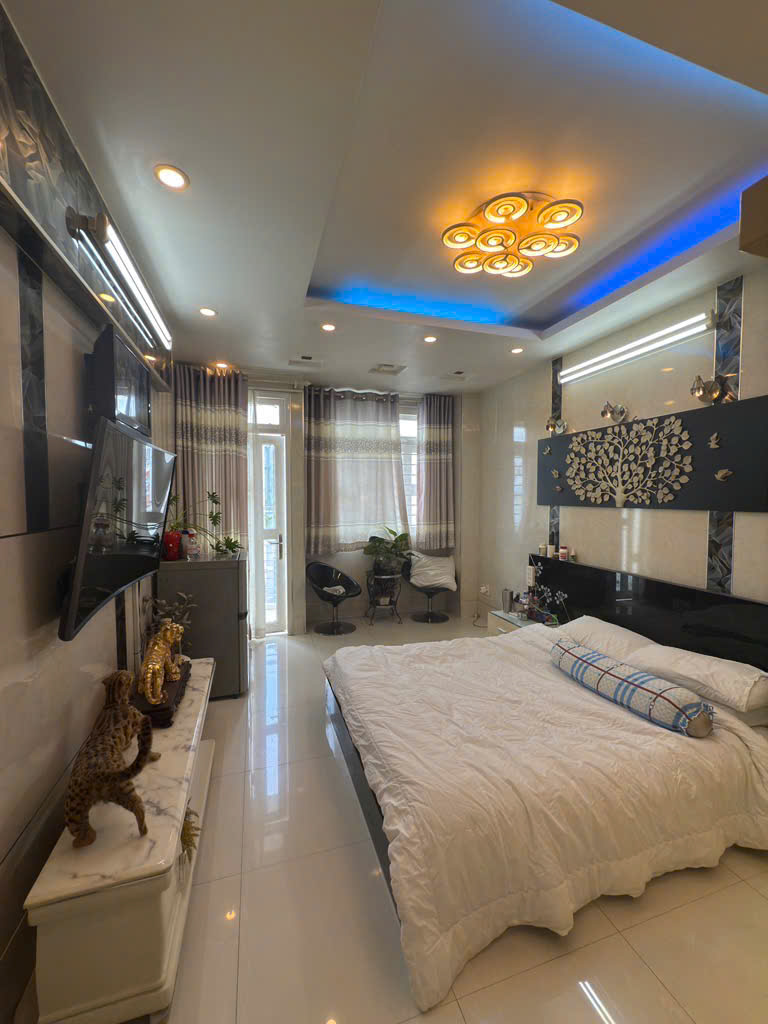 Bán nhà đẹp đẹp 6 Tầng,  Hẻm xe tải, Ngay chợ Phạm Văn Hai, Giá 11.95 tỷ, Tân Bình