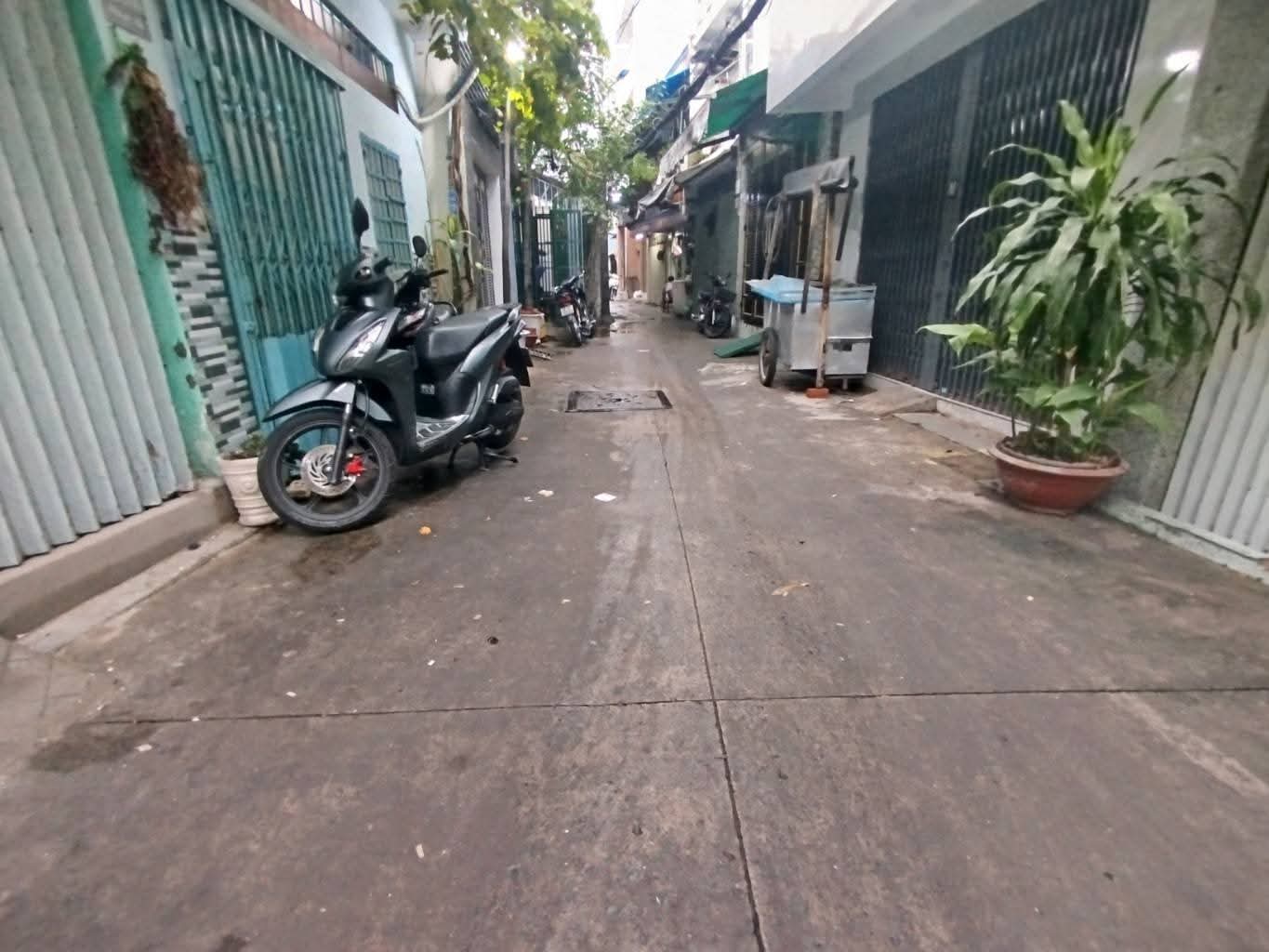 Bán nhà hẻm  Liên Tỉnh 5, Q.8 – 1  trệt 2 lầu + sân thượng,