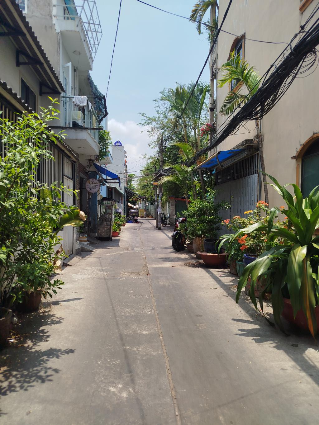 Bán nhà hẻm  Liên Tỉnh 5, Q.8 – 1  trệt 2 lầu + sân thượng,