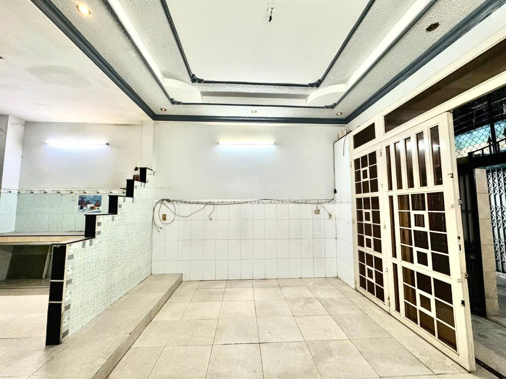Nhà 1 đời chủ năm 2009 đến nay. 1 sẹt gần sát mặt tiền đường Hoài Thanh, gặp chính chủ thương lượng. p14 quận 8