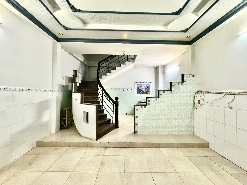 Nhà 1 đời chủ năm 2009 đến nay. 1 sẹt gần sát mặt tiền đường Hoài Thanh, gặp chính chủ thương lượng. p14 quận 8
