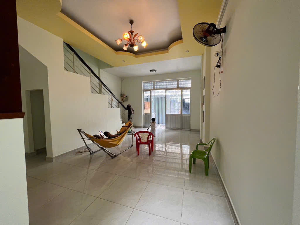 Bán nhà Ngang 5x 20 đường Phú Định, p16 quận 8, 6,7 ty