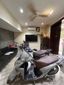 NGÔ GIA TỰ - 32m2 - 2 TẦNG - Ô TÔ TRÁNH - 3 TỶ