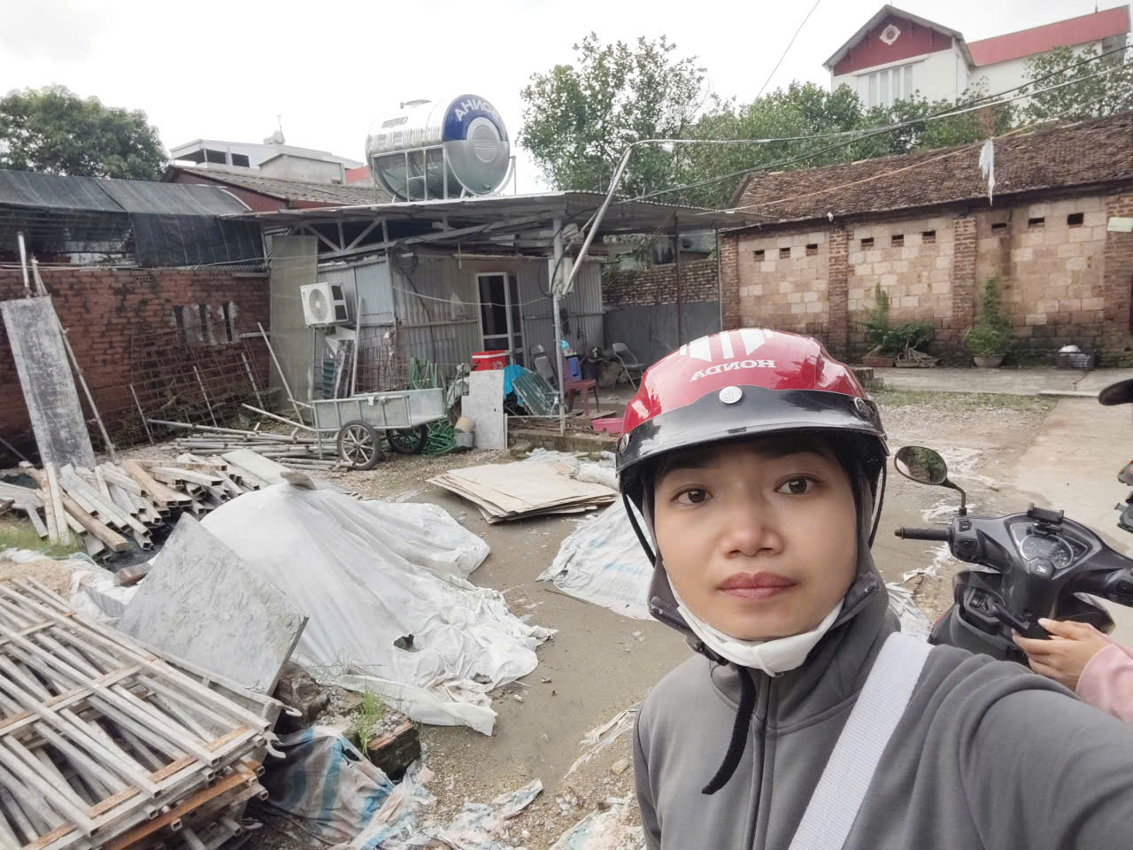 Mảnh đất ngay khu đấu giá, gần đường dẫn lên cầu tứ Liên   DT 49m   MT 5m  Đường thông xung quanh , ô tô vào tận đất.  NGay thị trấn Đông ANH