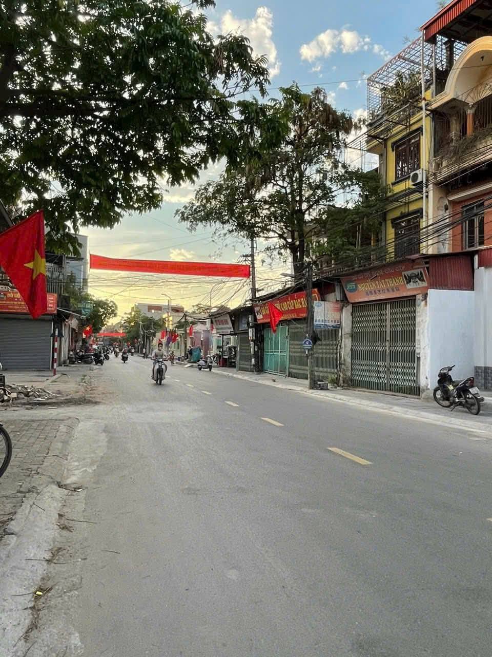 80m2 thuộc khu đô thị Phú Điền ,phường Hương Mạc ,tp Từ Sơn  -Mặt tiền 5m x dài 16m