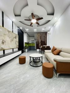 VĨNH HƯNG – LĨNH NAM - NHÀ ĐẸP Ở LUÔN - SÂN ĐỂ XE - GẦN PHỐ, GẦN Ô TÔ, TRƯỜNG HỌC – GẦN CHỢ ĐÊM SẦM UẤT