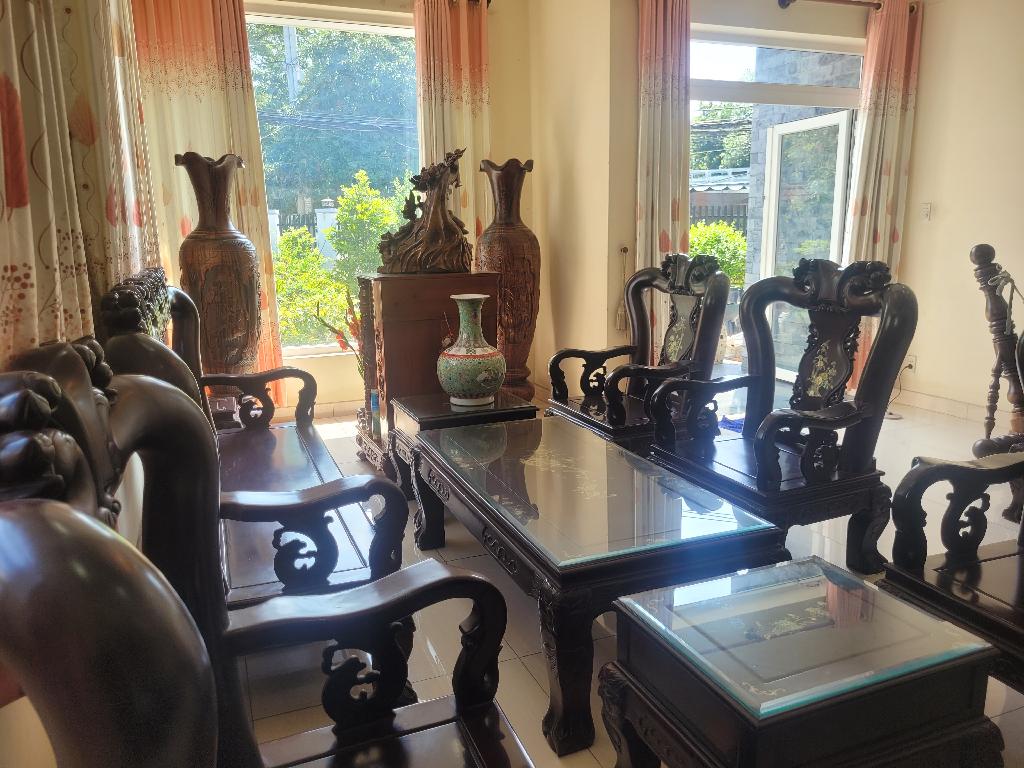 Biệt Thự Vườn 240 m2 Mặt Tiền  Ngang rộng  11m