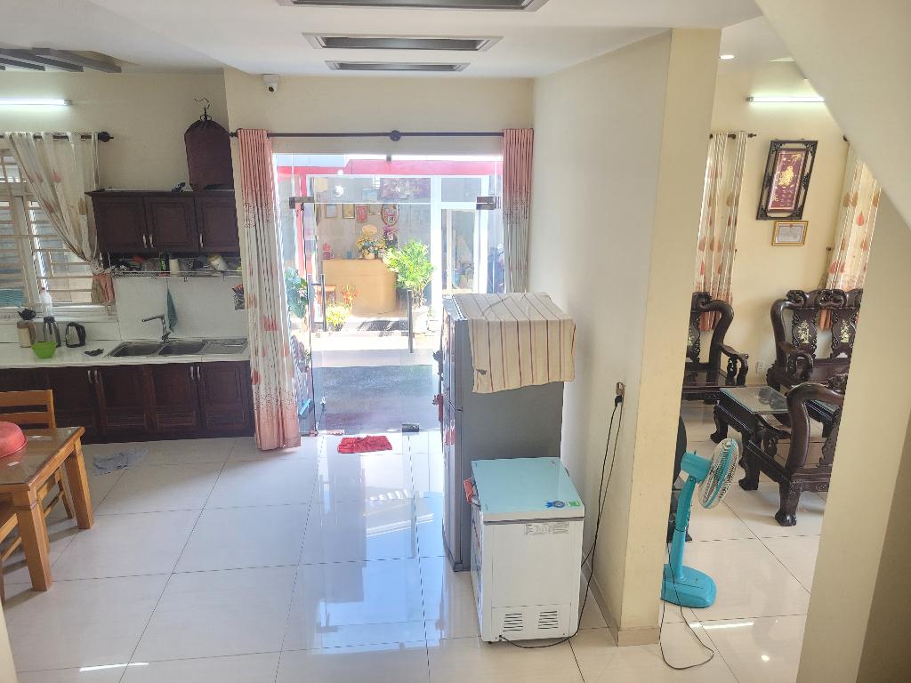 Biệt Thự Vườn 240 m2 Mặt Tiền  Ngang rộng  11m