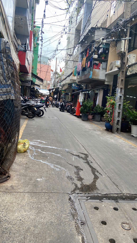 Cần Bán Gấp Nhà Hẻm Nằm Trong Khu Kinh Doanh Đường Lê Hồng Phong