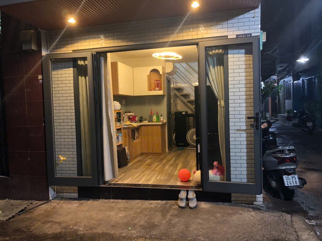 BÁN NHÀ NHỎ XINH XINH TÔ HIẾN THÀNH  QUẬN 10 - CĂN LÔ GÓC HẺM XE HƠI QUAY ĐẦU - SỔ VUÔNG GÓC -16M2 - 2PN -2WC -ĐƯỜNG TRƯỚC NHÀ 8M - GIÁ 3 TỶ 5