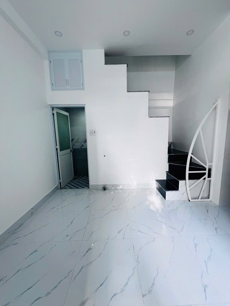 CẦN BÁN NHÀ  HẺM XE TẢI QUẬN 11 - SÁT MẶT TIỀN - MỚI ĐẸP Ở NGAY - NHỎ TIỀN HIẾM CÓ - KHÔNG QUY HOACH, LỘ GIỚI