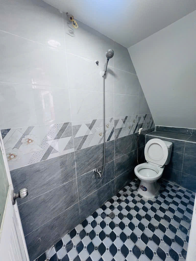 CẦN BÁN NHÀ  HẺM XE TẢI QUẬN 11 - SÁT MẶT TIỀN - MỚI ĐẸP Ở NGAY - NHỎ TIỀN HIẾM CÓ - KHÔNG QUY HOACH, LỘ GIỚI