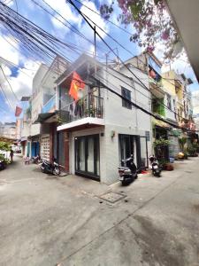 BÁN NHÀ NHỎ XINH XINH TÔ HIẾN THÀNH QUẬN 10 - CĂN LÔ GÓC HẺM XE HƠI QUAY ĐẦU - SỔ VUÔNG GÓC -16M2 - 2PN -2WC -ĐƯỜNG TRƯỚC NHÀ 8M - GIÁ 3 TỶ 5