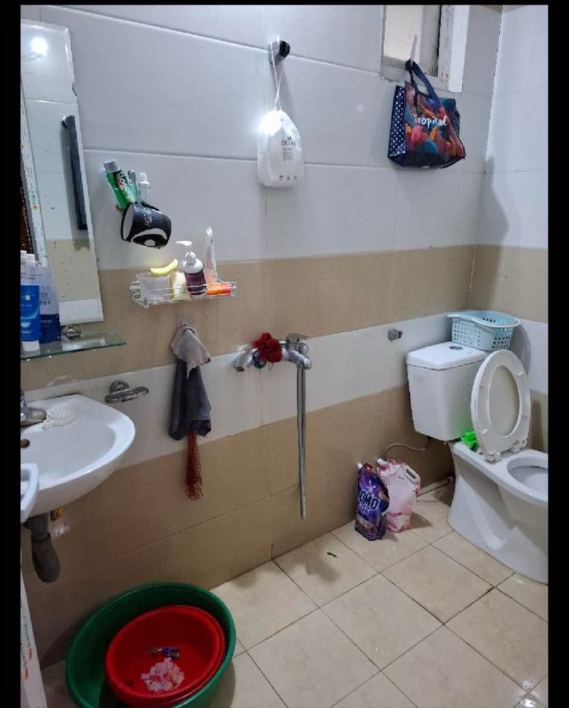 nhà đẹp  - 5 tầng  - gần phố - giá tốt.