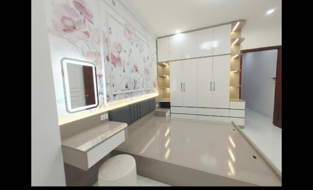 nhà đẹp  - 5 tầng  - gần phố - giá tốt.