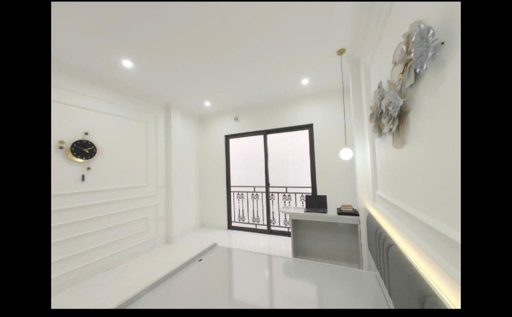 nhà đẹp  - 5 tầng  - gần phố - giá tốt.