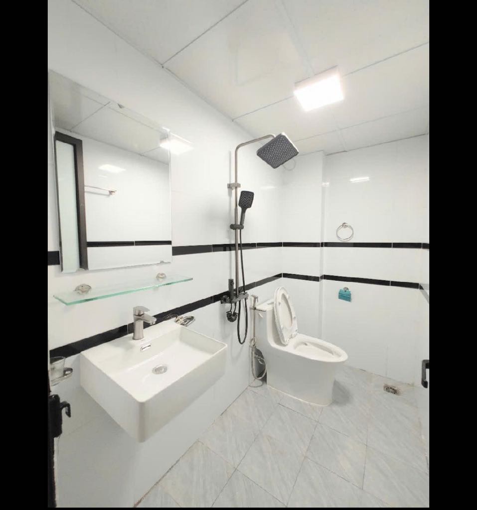 nhà đẹp  - 5 tầng  - gần phố - giá tốt.
