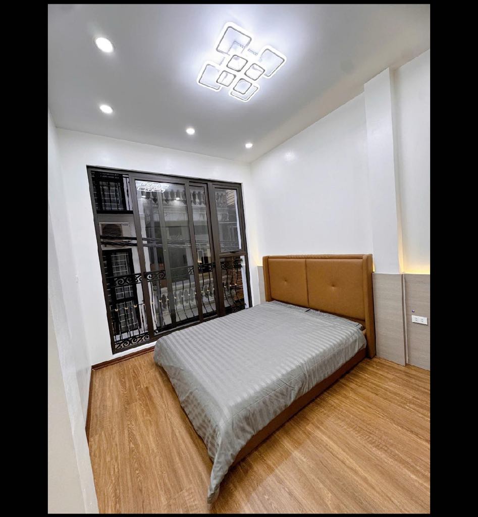 nhà đẹp  - 5 tầng full nội thất ,thang máy kính sịn sò .