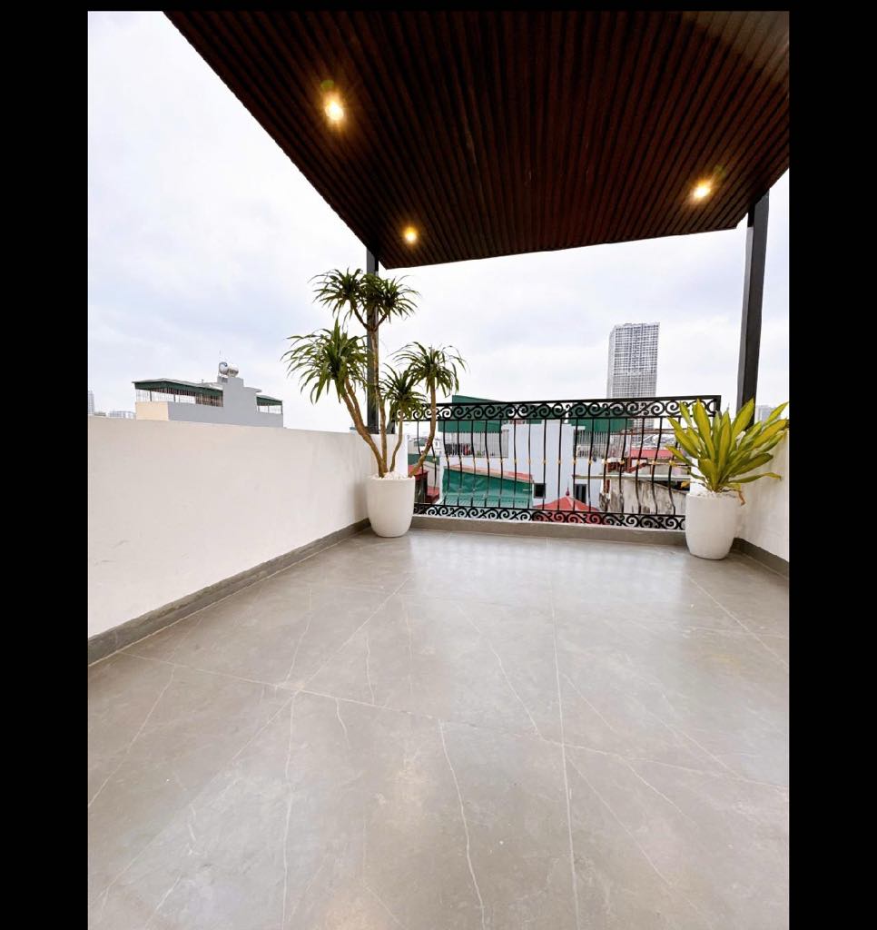nhà đẹp  - 5 tầng full nội thất ,thang máy kính sịn sò .