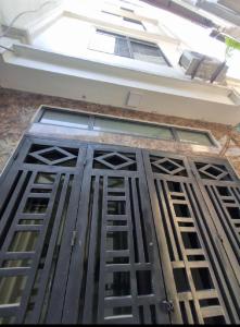 nhà đẹp - 5 tầng - gần phố - giá tốt.