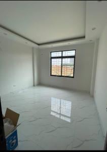 nhà đẹp - 5 tầng - gần phố - giá tốt.