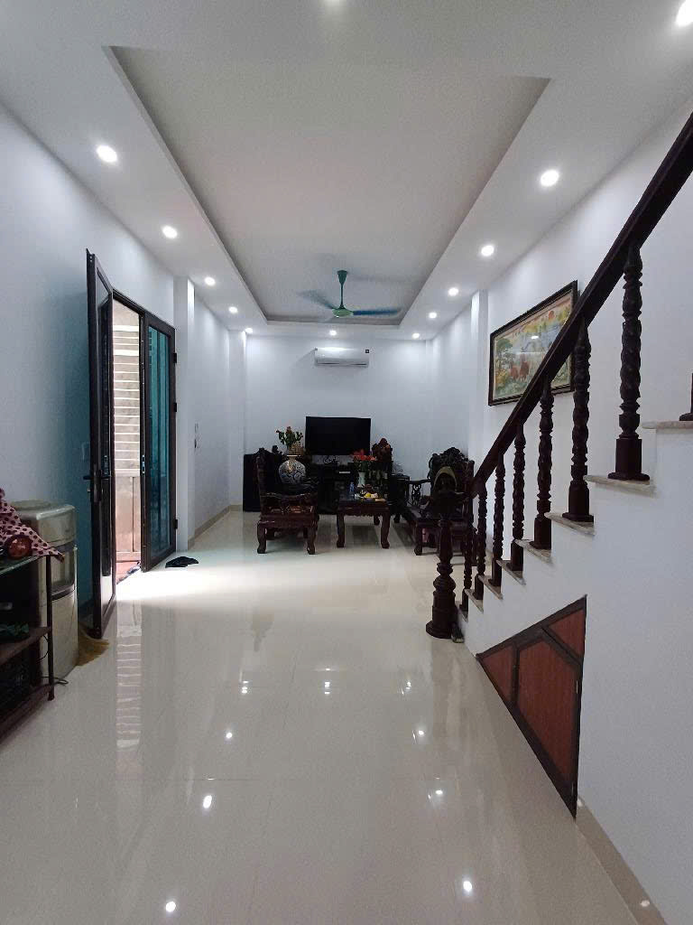 BÁN NHÀ GẦN TRƯỜNG TIỂU HỌC VĨNH HƯNG - 45M2 - 5,8 TỶ - NGÕ THÔNG - GẦN Ô TÔ