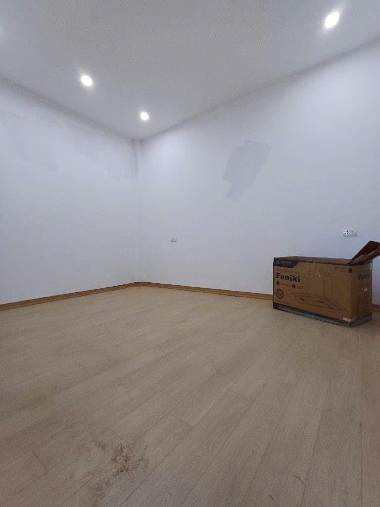 BÁN NHÀ GẦN TRƯỜNG TIỂU HỌC VĨNH HƯNG - 45M2 - 5,8 TỶ - NGÕ THÔNG - GẦN Ô TÔ