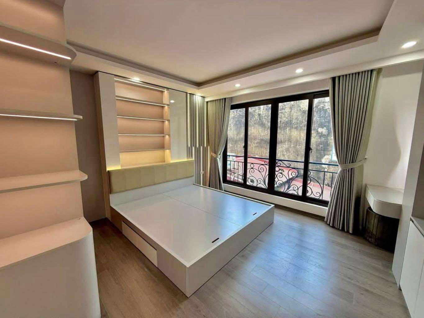 Ba Đình – Nhà 6 tầng thang máy – sân riêng – Hoàng Hoa Thám – ở ngay – 8.6 tỷ