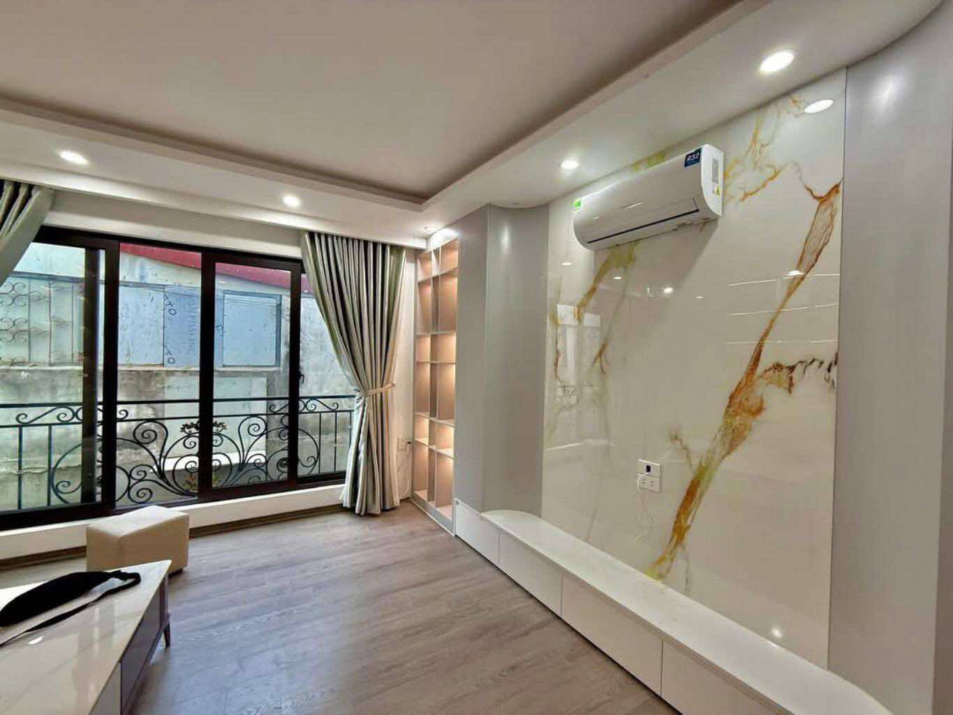 Ba Đình – Nhà 6 tầng thang máy – sân riêng – Hoàng Hoa Thám – ở ngay – 8.6 tỷ