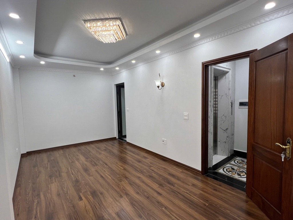 BÁN NHÀ PHỐ VỌNG, 10M RA MẶT PHỐ, THANG MÁY, DT 36M2, 8.9 TỶ