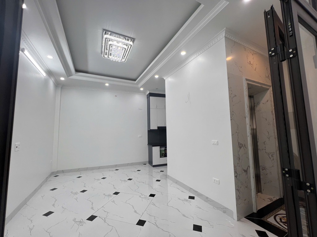 BÁN NHÀ PHỐ VỌNG, 10M RA MẶT PHỐ, THANG MÁY, DT 36M2, 8.9 TỶ