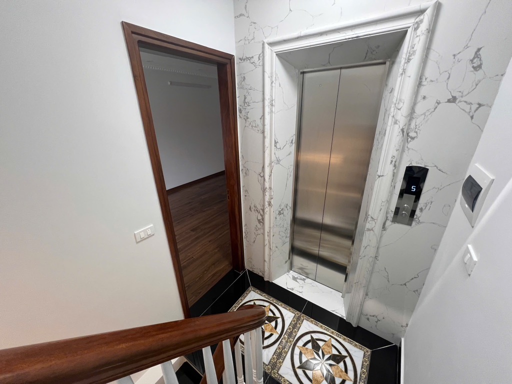 BÁN NHÀ PHỐ VỌNG, 10M RA MẶT PHỐ, THANG MÁY, DT 36M2, 8.9 TỶ