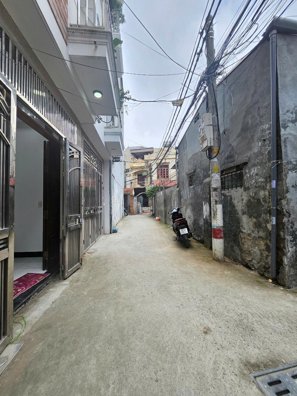 BÁN NHÀ ĐẠI KIM, NGÕ 3M, VÀI BƯỚC RA Ô TÔ, DT 40M2, GIÁ 7.75