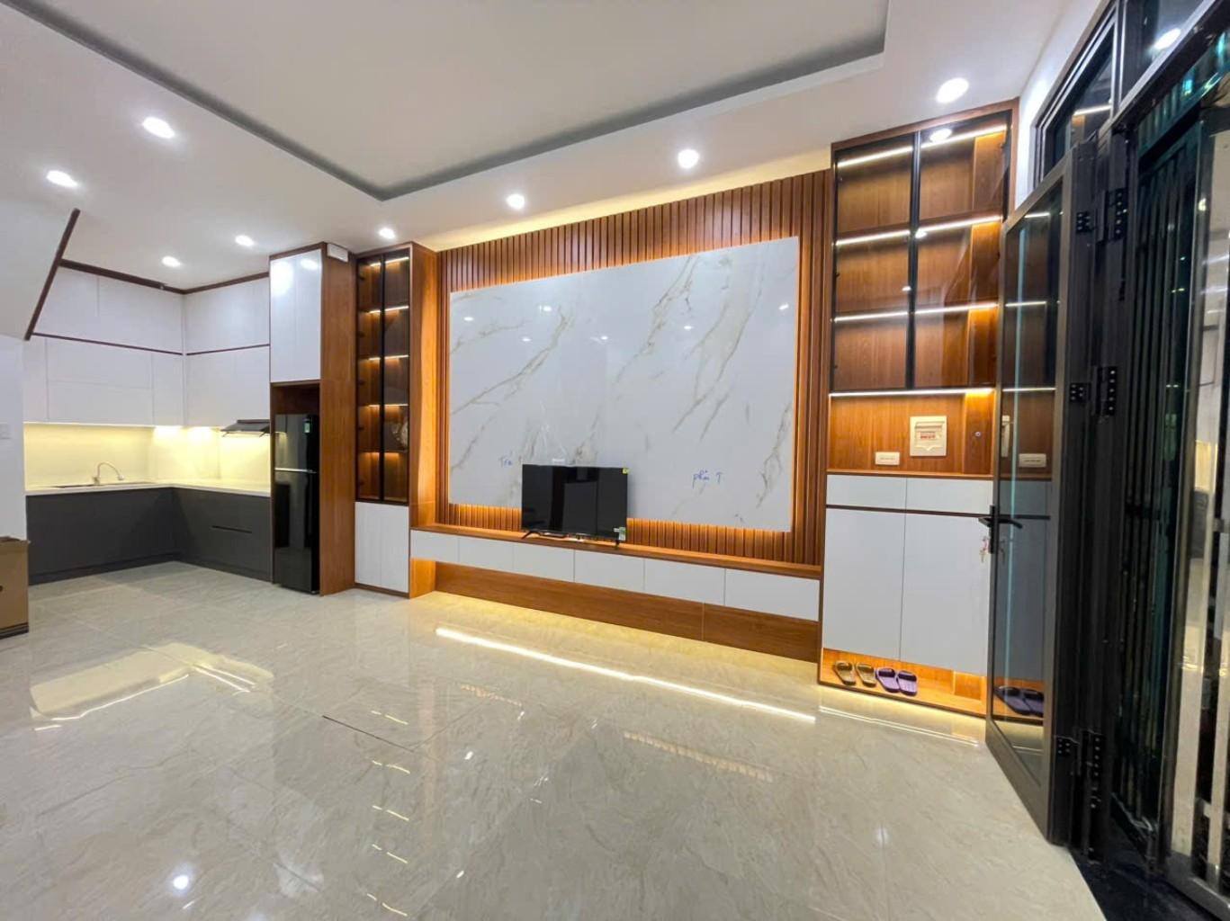 BÁN NHÀ ĐỊNH CÔNG, GẦN Ô TÔ, DT 36M2, GIÁ 7.65 TỶ
