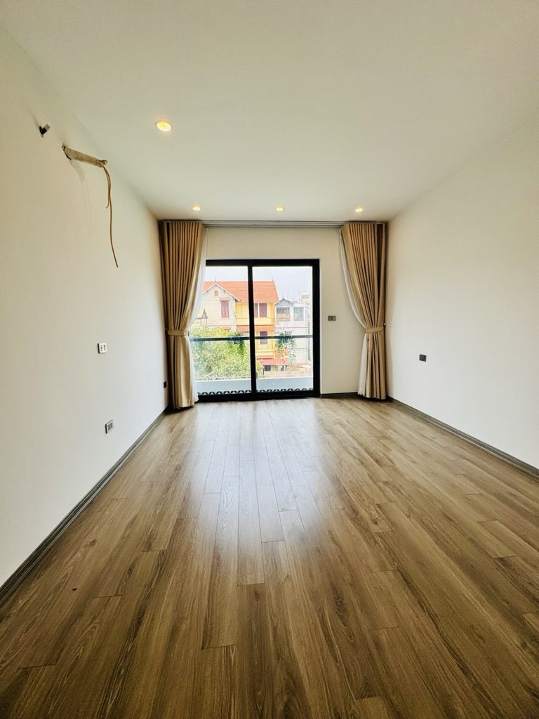 NHÀ ĐẸP BÁT KHỐI_ 35M_6,5 Tỷ. NGÕ THOÁNG.  2p ra siêu thị Aeonmall, gần cầu vĩnh tuy.   LH xem nhà: Nhàn: 0904290916