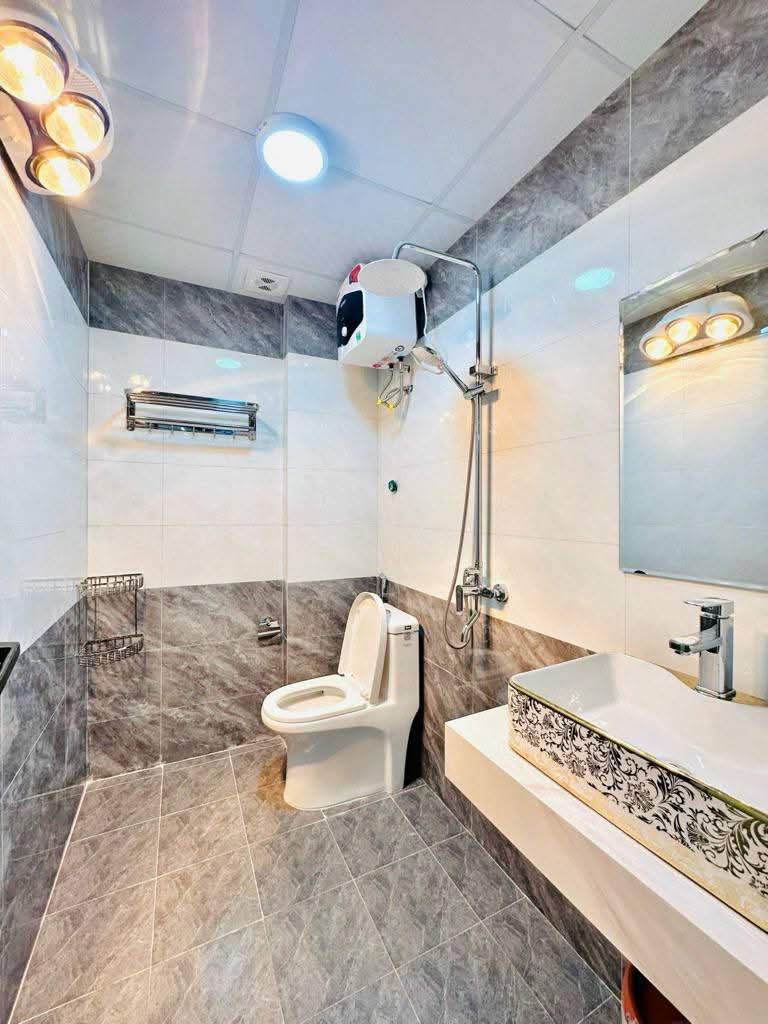 BÁN NHÀ PHỐ THƯỢNG THANH – LÔ GÓC, OTO ĐỖ CỬA – 32m2-6,25 tỷ