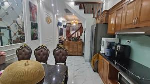 ☘️☘️☘️BÁN NHÀ BÁT KHỐI GIÁ GIẬT MÌNH_ 101TR/M_ 74M2_ 5 TẦNG☘️☘️ Từ nhà ra cầu vĩnh tuy 2p, cách siêu thị Aeonmall 500m. LH: Nhàn: 0904290916